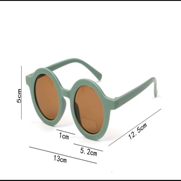 🌈 ☀️ Colorful Insta worthy kids’ sunglasses - Picture 5 of 8